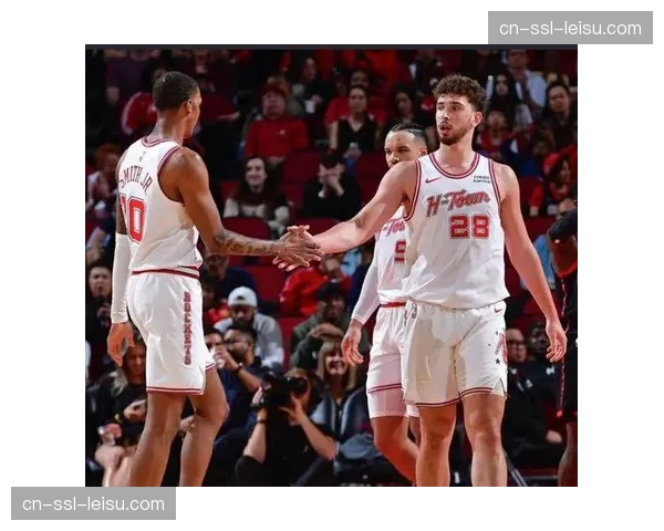 火箭乌度卡过度依赖五大阵容,空间拥堵导致进攻效率低下 火箭乌度卡过度依赖五大阵容,空间拥堵导致进攻效率低下